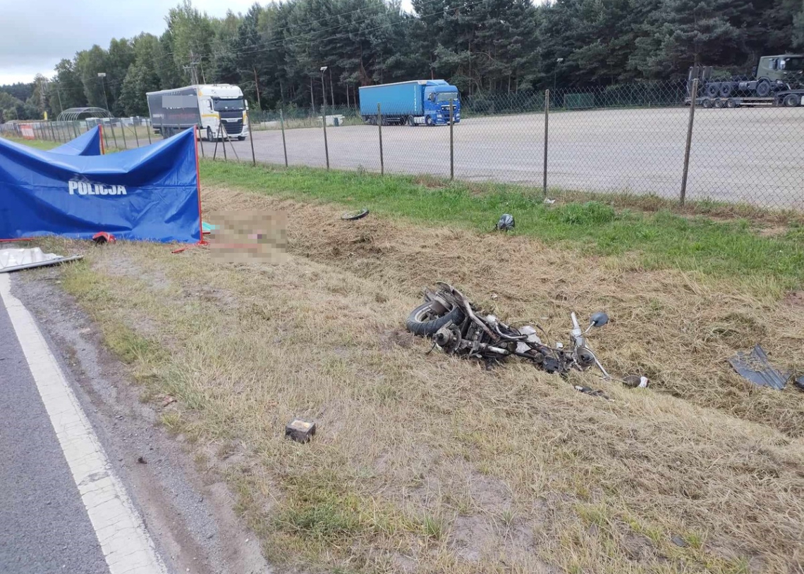 Śmiertelny wypadek na DK74 w Grębenicach. Zginęły 2 osoby 1 Śmiertelny wypadek na DK74 w Grębenicach