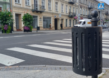 Mnóstwo niechcianych śmieci w Piotrkowie Trybunalskim. Miejskie kosze blokowane są odpadami na wiele godzin 1 Plaga niechcianych śmieci w Piotrkowie Trybunalskim. Miejskie kosze blokowane są odpadami na wiele godzin