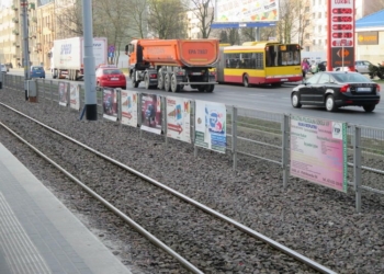 Nielegalne reklamy w Łodzi. Miasto chce z nimi walczyć, zapowiada też park kulturowy