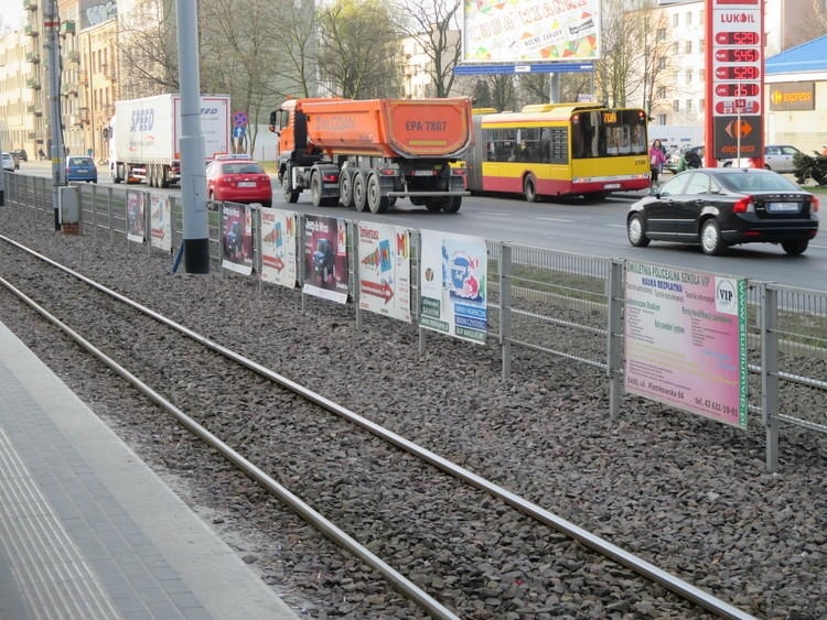 Nielegalne reklamy w Łodzi. Miasto chce z nimi walczyć, zapowiada też park kulturowy