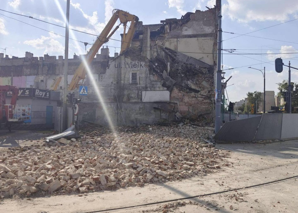 Rozbiórka kamienicy przy Limanowskiego w Łodzi. Runęła ściana, tramwaje nie pojadą ul. Zachodnią 1 Rozbiórka kamienicy przy Limanowskiego w Łodzi. Runęła ściana, tramwaje nie pojadą ul. Zachodnią