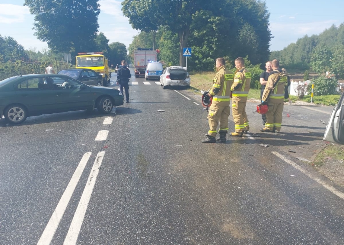 Wypadek w miejscowości Kuśnie. Utrudnienia na trasie Sieradz - Złoczew 1 Wypadek w miejscowości Kuśnie