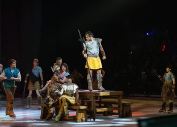 Rozmowa z łyżwiarzem Krystianem Piasnym, który występował w widowisku Disney On Ice [WYWIAD]