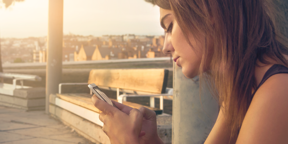 Telefony komórkowe kiedyś i dziś – jakie funkcje i parametry są kluczowe
