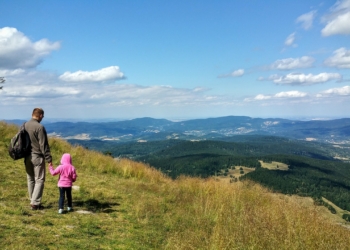 Bagaż podręczny. Podróż dziecka z jednym rodzicem