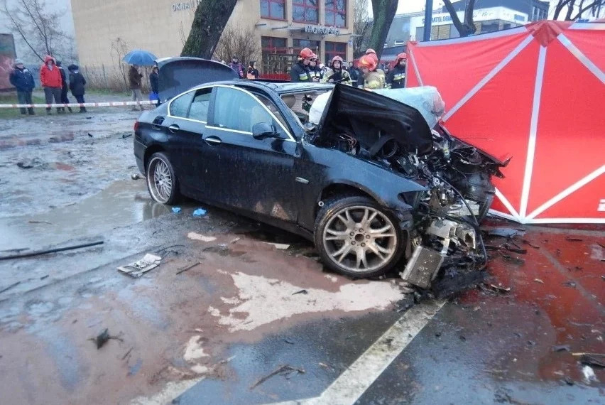 37-latek, który spowodował śmiertelny wypadek na ul. Broniewskiego, w najbliższych dniach zostanie sprowadzony do Łodzi, gdzie usłyszy zarzuty 1 Wypadek na ul. Broniewskiego
