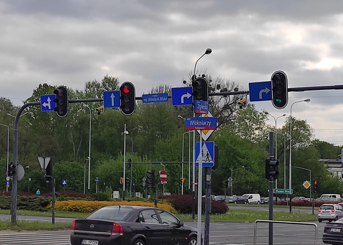 System Red Light podzielił kierowców. Stwarza niebezpieczeństwo? „Nie każdy powinien mieć prawo jazdy” 1 System Red Light podzielił kierowców