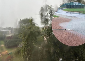 Burze i obfite opady w Łódzkiem. Zalana szkoła w Sieradzu [WIDEO]
