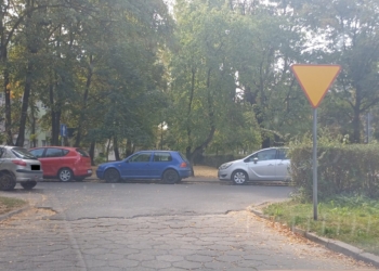 Problem z parkowaniem w Piotrkowie Trybunalskim. Mieszkańcy skarżą się na stojące auta 6 Piotrkowie Trybunalskim