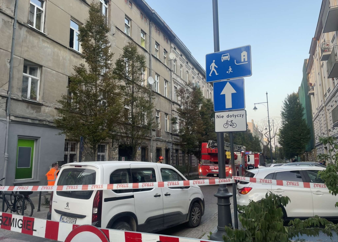 Katastrofa budowlana podczas drążenia tunelu pod Łodzią. W kamienicy przy al. 1 Maja 23 runął fragment ściany [ZDJĘCIA, WIDEO]