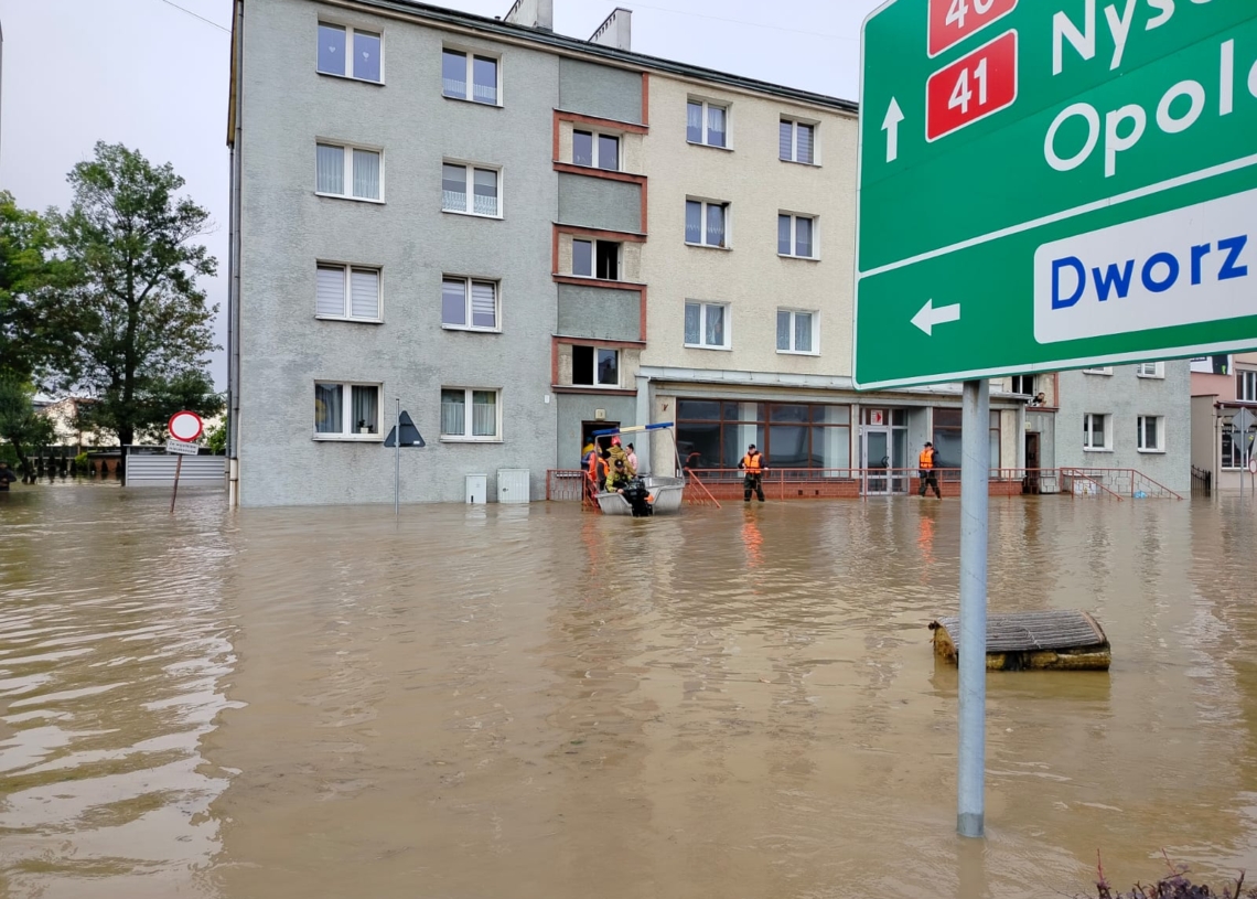 W Łódzkiem stabilnie. Strażacy z województwa pomagają w walce z powodzią na południu kraju