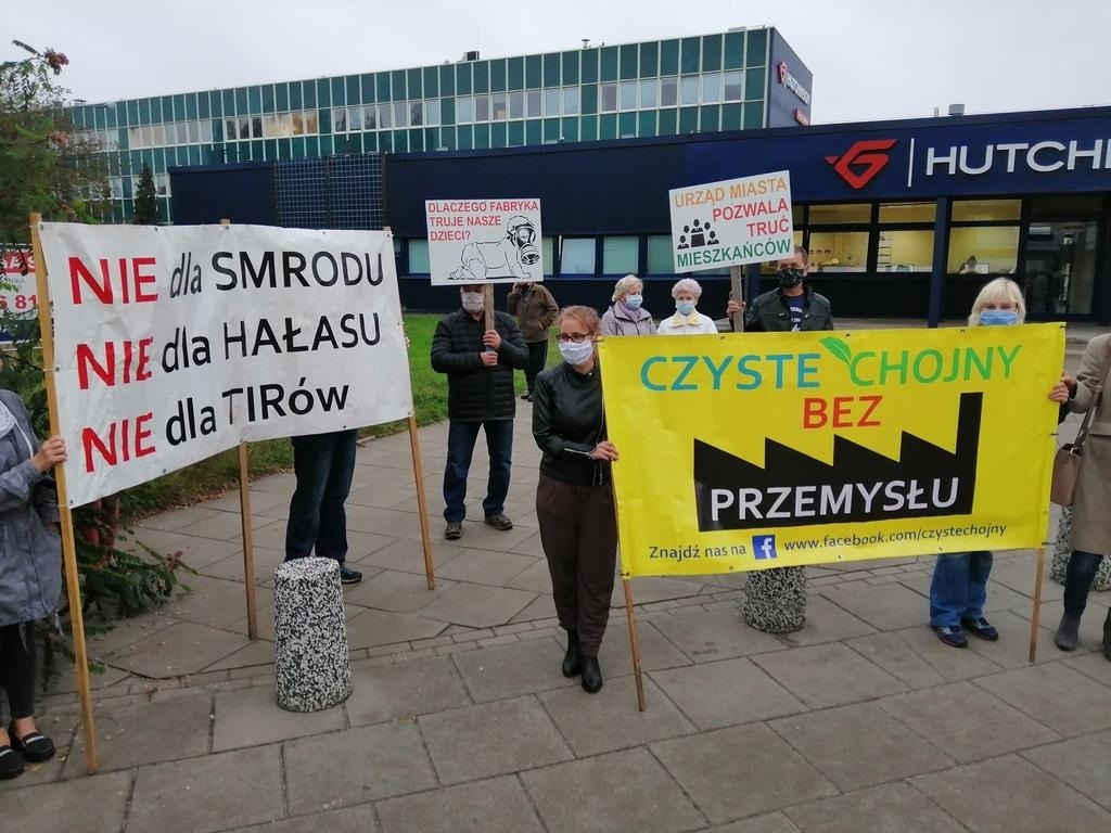 To jest temat. Czy mieszkańcy Chojen przestaną wdychać smród, który ich zdaniem unosi się z zakładów Hutchinsona? 1 zakładów Hutchinsona