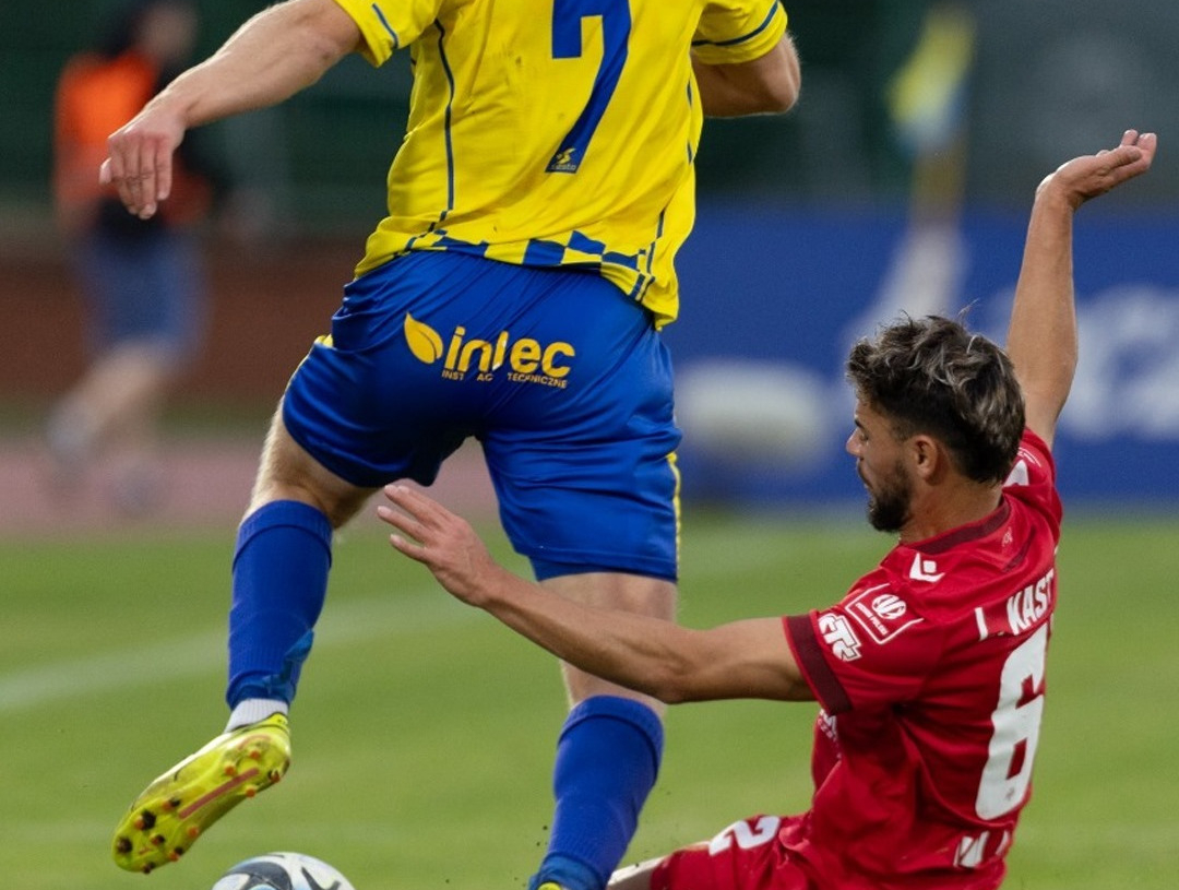 Elana Toruń - Widzew Łódź 1:3. Trzecioligowiec postraszył, ale to łodzianie zagrają w II rundzie Pucharu Polski 1 Elana Toruń - Widzew Łódź 1:3
