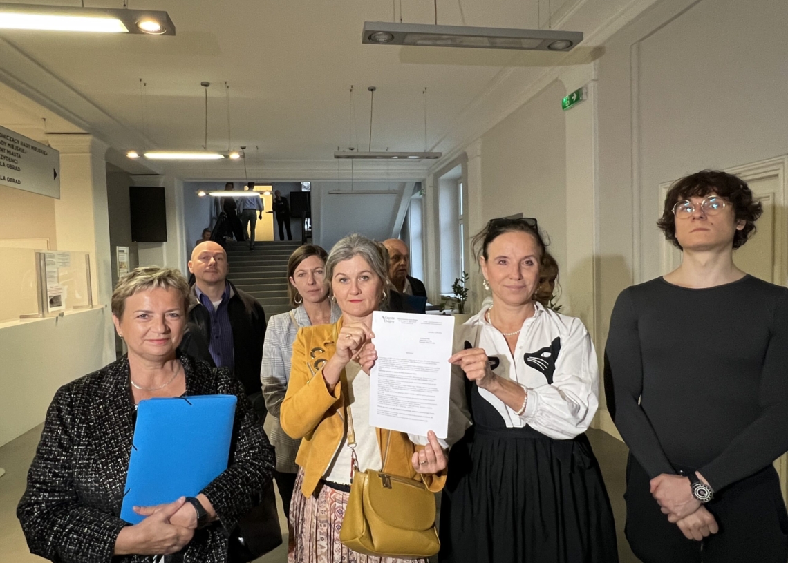 Mieszkańcy Chojen w Łodzi złożyli petycję do prezydent miasta. Chodzi o tymczasowe zatrzymanie pracy Hutchinsona