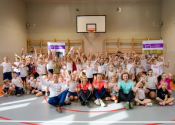 Uczniowie ćwiczyli pod okiem sportowców. Wyjątkowa lekcja WF w Szkole Podstawowej nr 153 w Łodzi