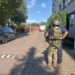 Ewakuacja mieszkańców bloku przy Wroniej w Piotrkowie. W piwnicy znaleziono granat