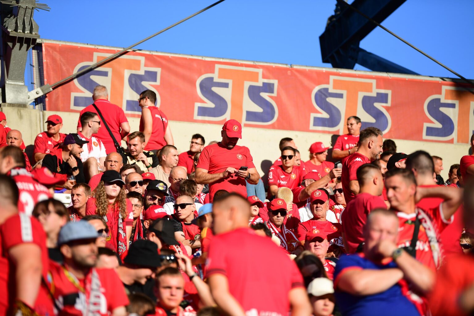 Widzew Lodz vs Piast Gliwice doping Fot Sebastian Szwajkowski 109