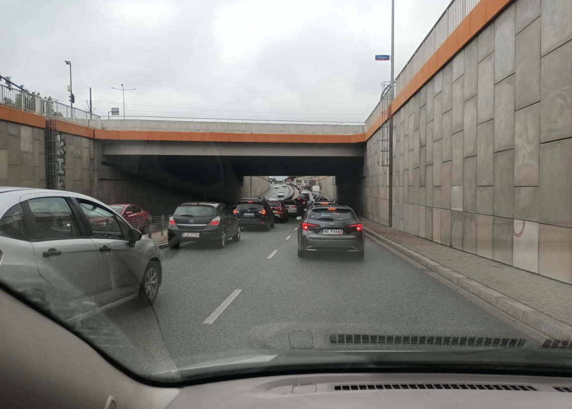 Zdarzenie drogowe na Jana Pawła II. Długi korek [ZDJĘCIA]