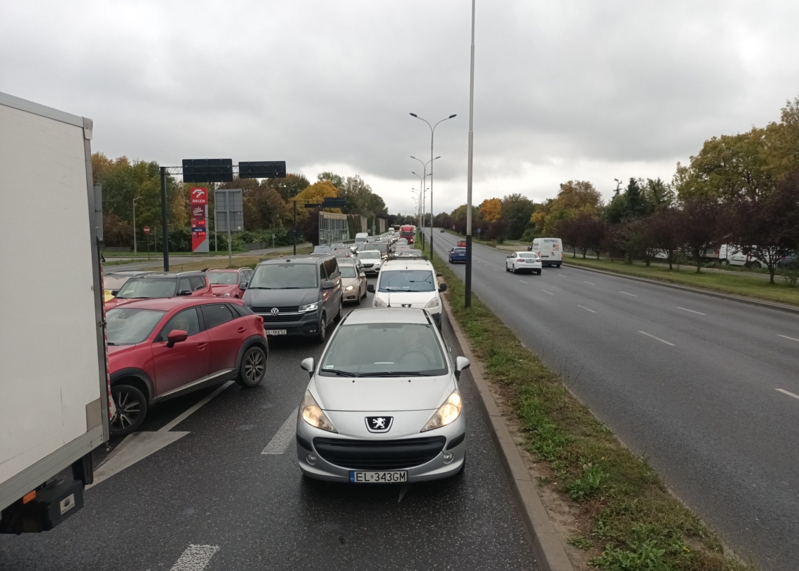 Zdarzenie drogowe na Jana Pawła II. Długi korek [ZDJĘCIA]