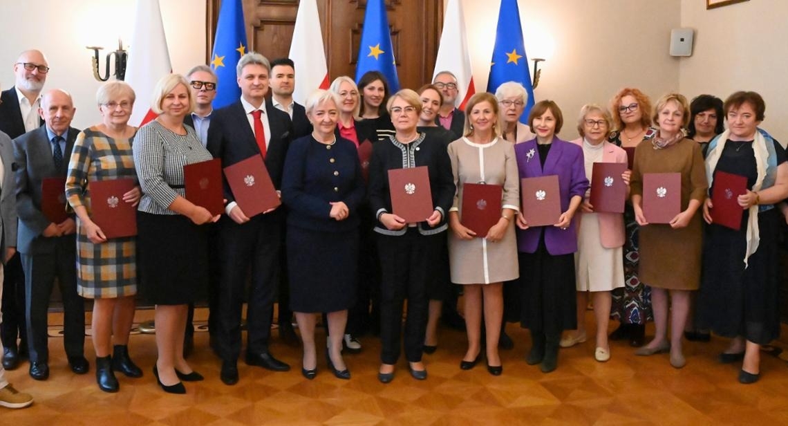 Wojewoda Łódzki powołała Zespół Ekspertów do spraw Polityki Senioralnej 1 Wojewoda Łódzki powołała Zespół Ekspertów do spraw Polityki Senioralnej