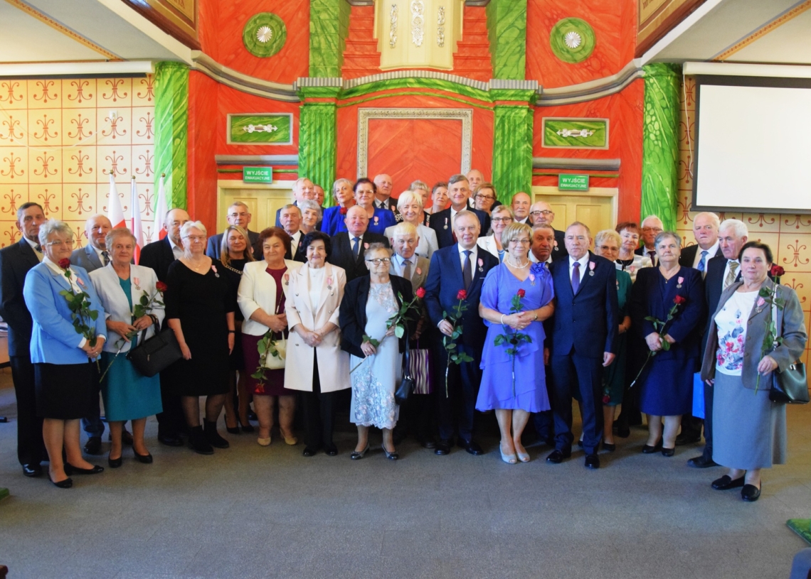 Odznaczenie dla burmistrza i życzenia dla jubilatów na złote gody. Wojewoda Dorota Ryl gościła w Poddębicach 1 Odznaczenie dla burmistrza i życzenia dla jubilatów na złote gody. Wojewoda Dorota Ryl gościła w Poddębicach