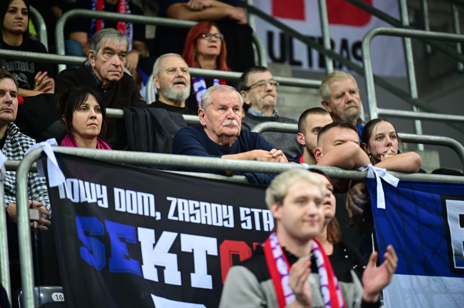 Grot Budowlani vs KS Developres Rzeszow kibice Fot Sebastian Szwajkowski 38