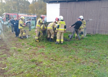 Wypadek w miejscowości Karczynki. Mężczyzna wpadł do studni