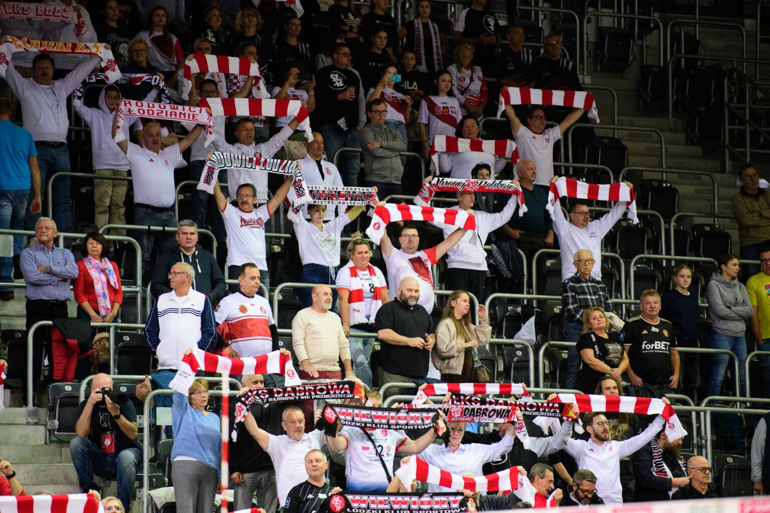 LKS Commercecon vs Volley Wroclaw kibice Fot Sebastian Szwajkowski 33