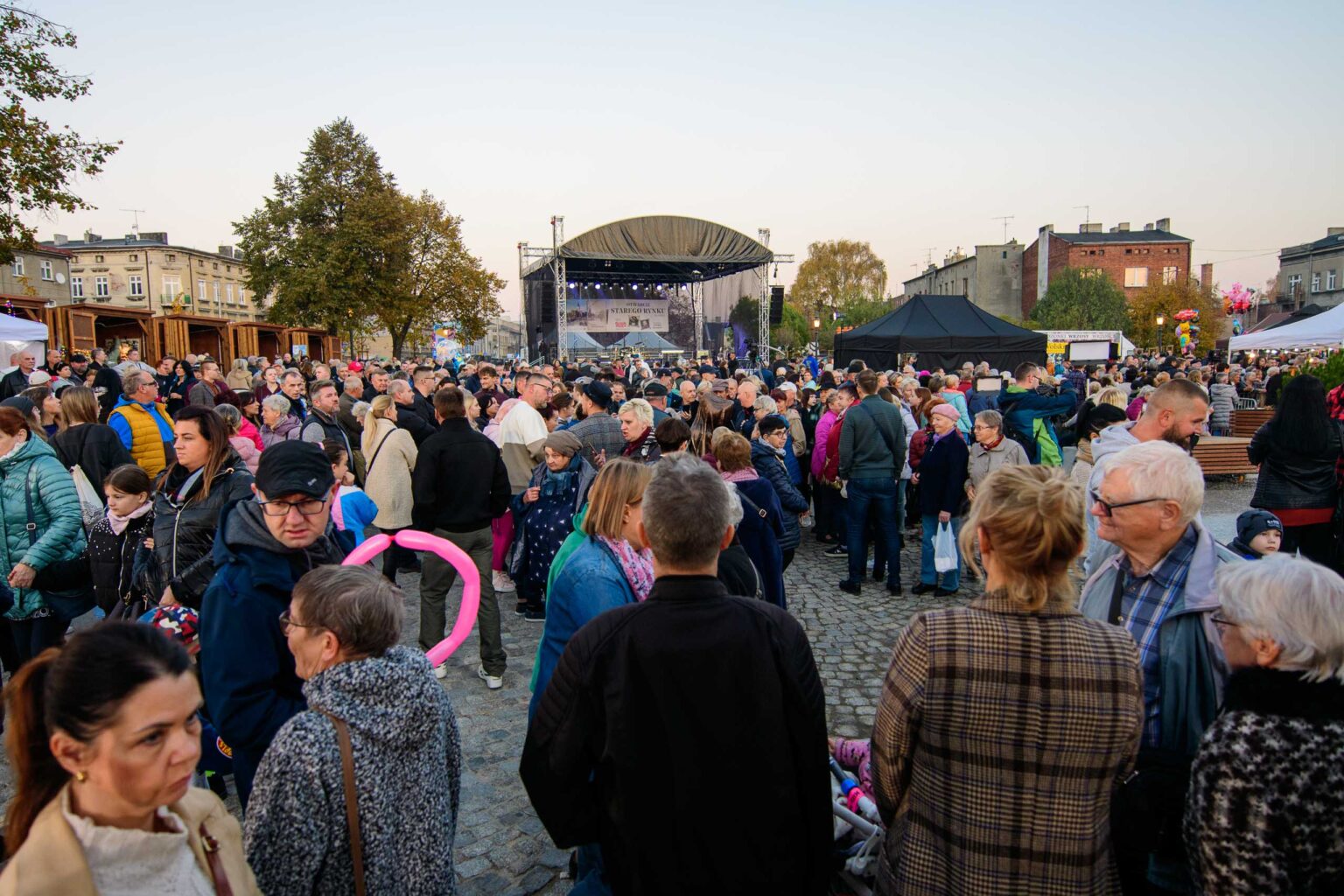 Otwarcie rynku w Pabianicach Fot Sebastian Szwajkowski 10