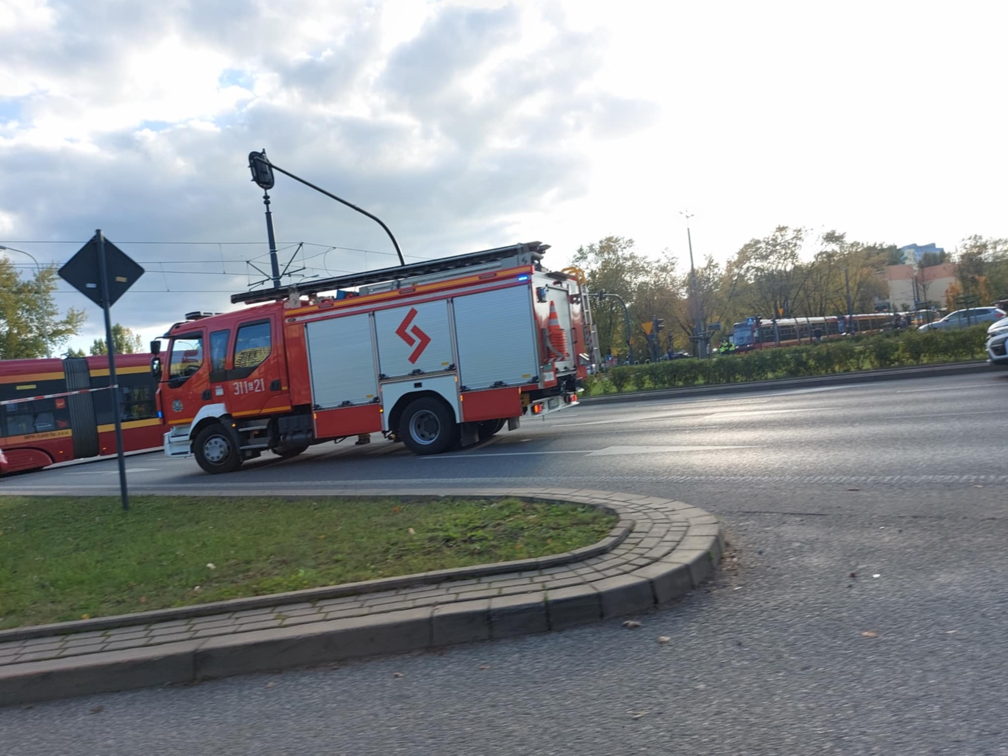 Wypadek na skrzyżowaniu Waltera-Janke i Bratysławskiej. Potężne utrudnienia w ruchu i MPK Łódź 2 Untitled 6