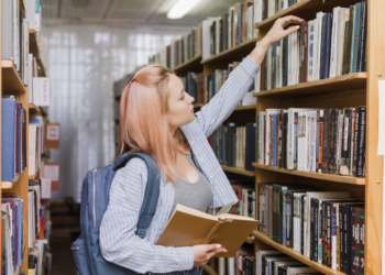 Porozmawiajmy o bibliotekach. Łodzianie chętnie wypożyczają książki?