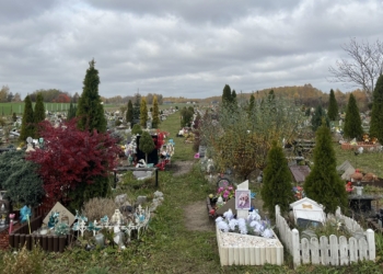 Łodzianie nie zapominają o swoich czworonożnych przyjaciołach. Cmentarz dla zwierząt w Łodzi ma już 25 lat 5 Łodzianie nie zapominają o swoich czworonożnych przyjaciołach. Cmentarz dla zwierząt w Łodzi ma już 25 lat