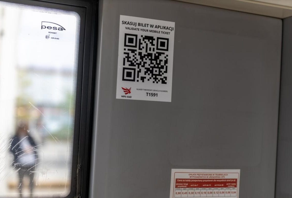 Elektroniczny bilet w komunikacji miejskiej. Będą dodatkowe kody QR w pojazdach MPK-Łódź