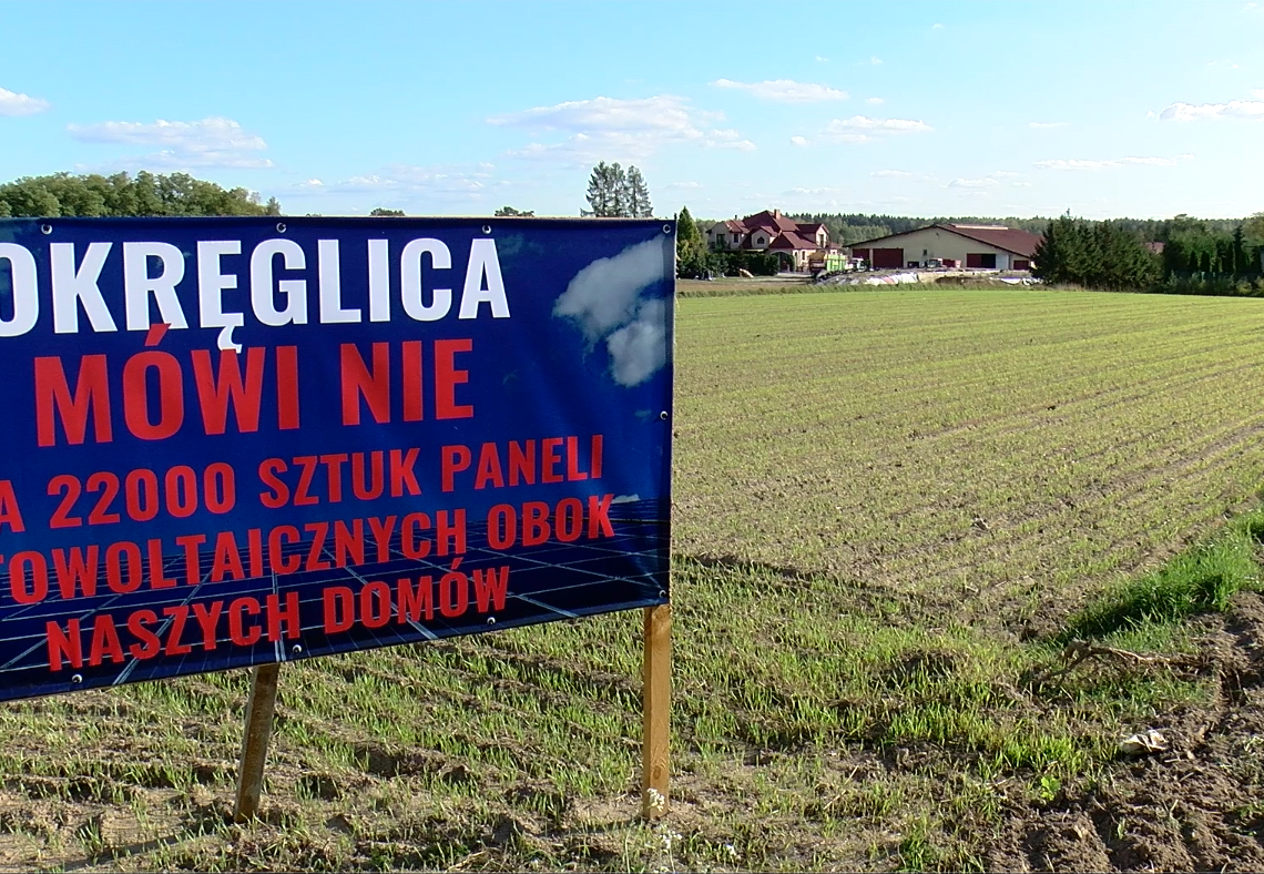 Spór o farmę fotowoltaiczną w Okręglicy. Mieszkańcy twierdzą, że panele znajdą się zbyt blisko ich domów 1 Spór o farmę fotowoltaiczną w Okręglicy