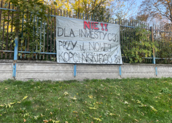 Mieszkańcy chcą zachować skwer, miasto chce tam budować