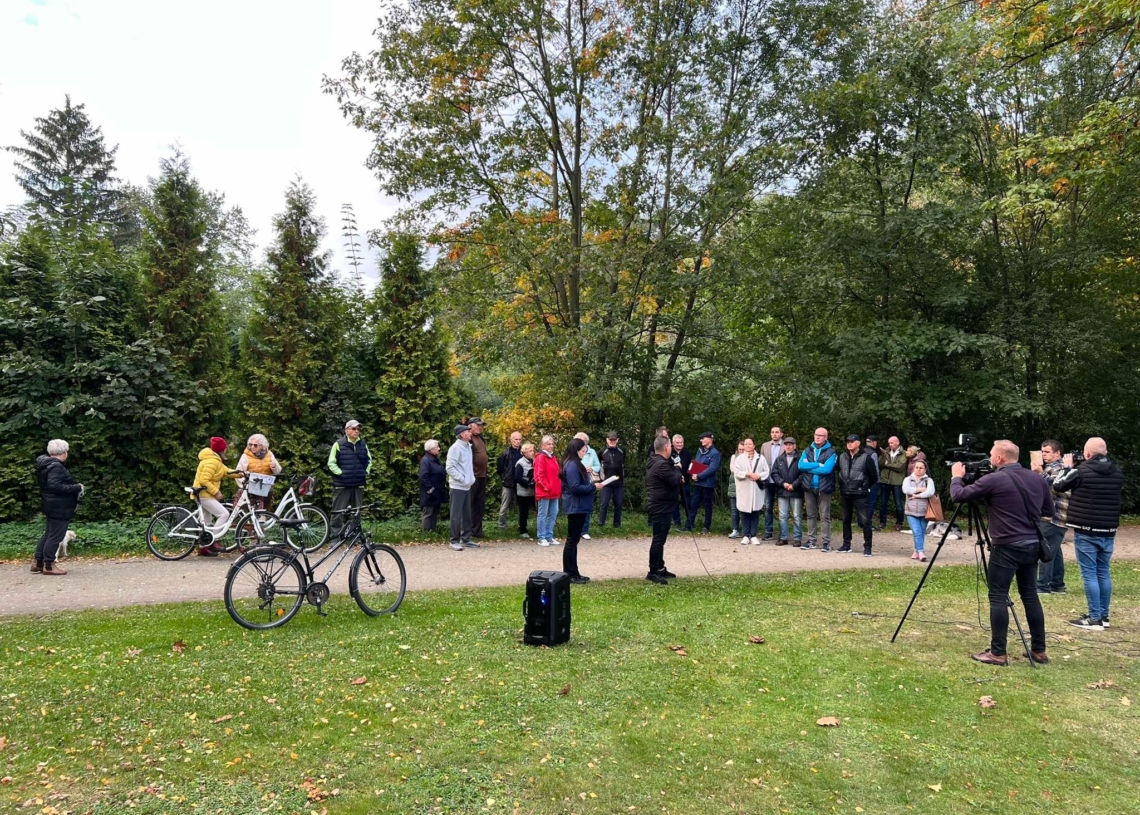 Protest mieszkańców Wielunia. Nie chcą domów seniora i opieki w pobliżu parku 1 Protest mieszkańców Wielunia