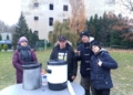 Od ciepłej zupy przez ubrania do słów wsparcia. Ojciec z córką organizują pomoc dla osób w kryzysie bezdomności