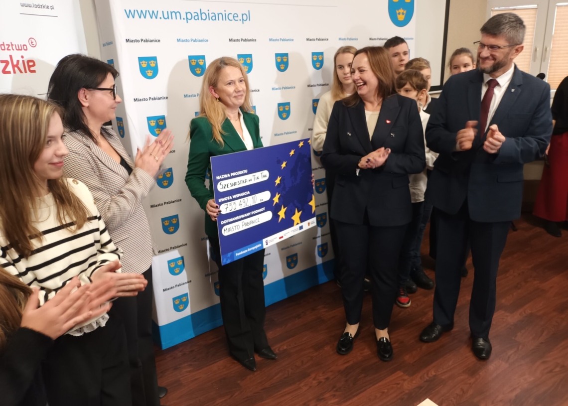 Nowoczesna integracja i rozwijanie kompetencji przyszłości. Półtora miliona zł dla pabianickich szkół 1 Nowoczesna integracja i rozwijanie kompetencji przyszłości. Półtora miliona zł dla pabianickich szkół
