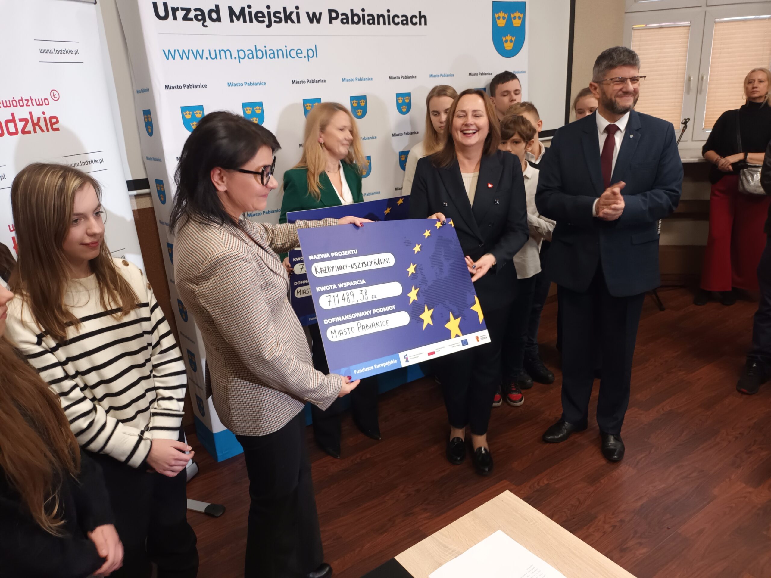 Nowoczesna integracja i rozwijanie kompetencji przyszłości. Półtora miliona zł dla pabianickich szkół 3 1000011517 scaled