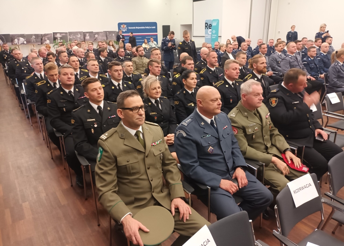 Policjanci i strażacy z wyróżnieniami od Marszałka Województwa Łódzkiego