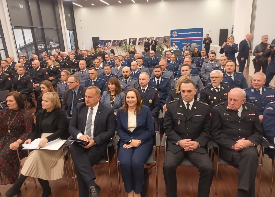 Policjanci i strażacy z wyróżnieniami od Marszałka Województwa Łódzkiego