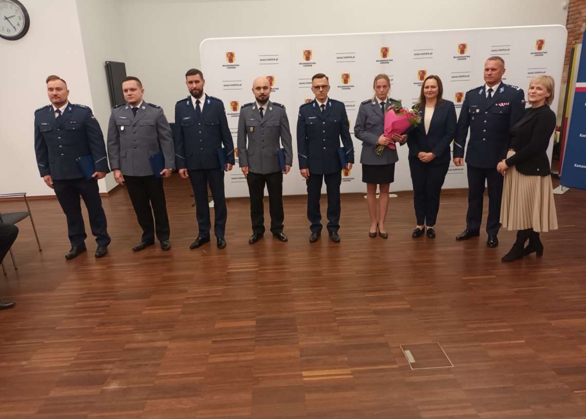 Policjanci i strażacy z wyróżnieniami od Marszałka Województwa Łódzkiego