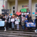 Protest przed szkoła w Lubcu. Gmina Szczerców chce zlikwidować dwie szkoły