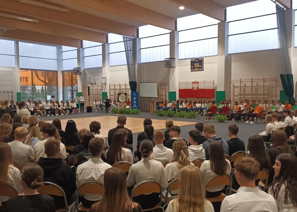 W Łowiczu powstała nowa hala sportowa. Będą z niej korzystać uczniowie jednej ze szkół