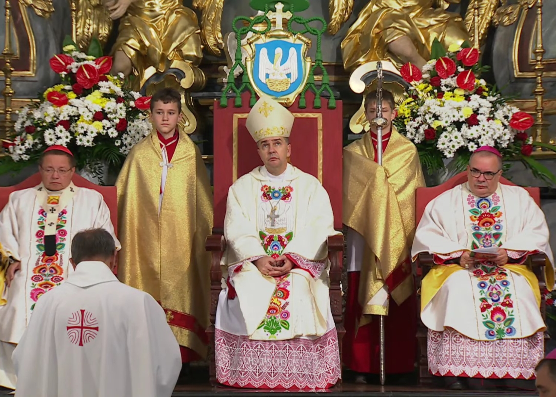 W Łowiczu odbył się ingres biskupa Wojciecha Osiala 1 W Łowiczu odbył się ingres biskupa Wojciecha Osiala