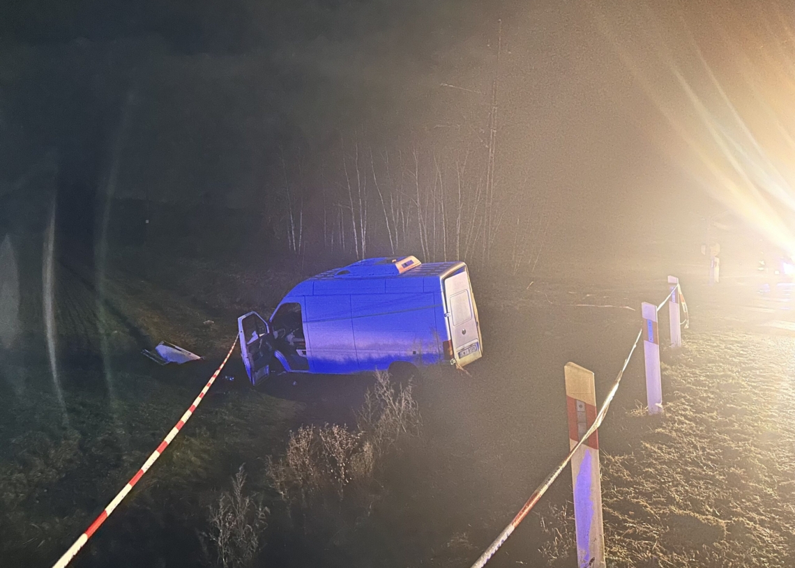 Śmiertelny wypadek w miejscowości Kałuże. Bus zderzył się z pociągiem