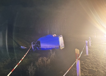 Śmiertelny wypadek w miejscowości Kałuże. Bus zderzył się z pociągiem