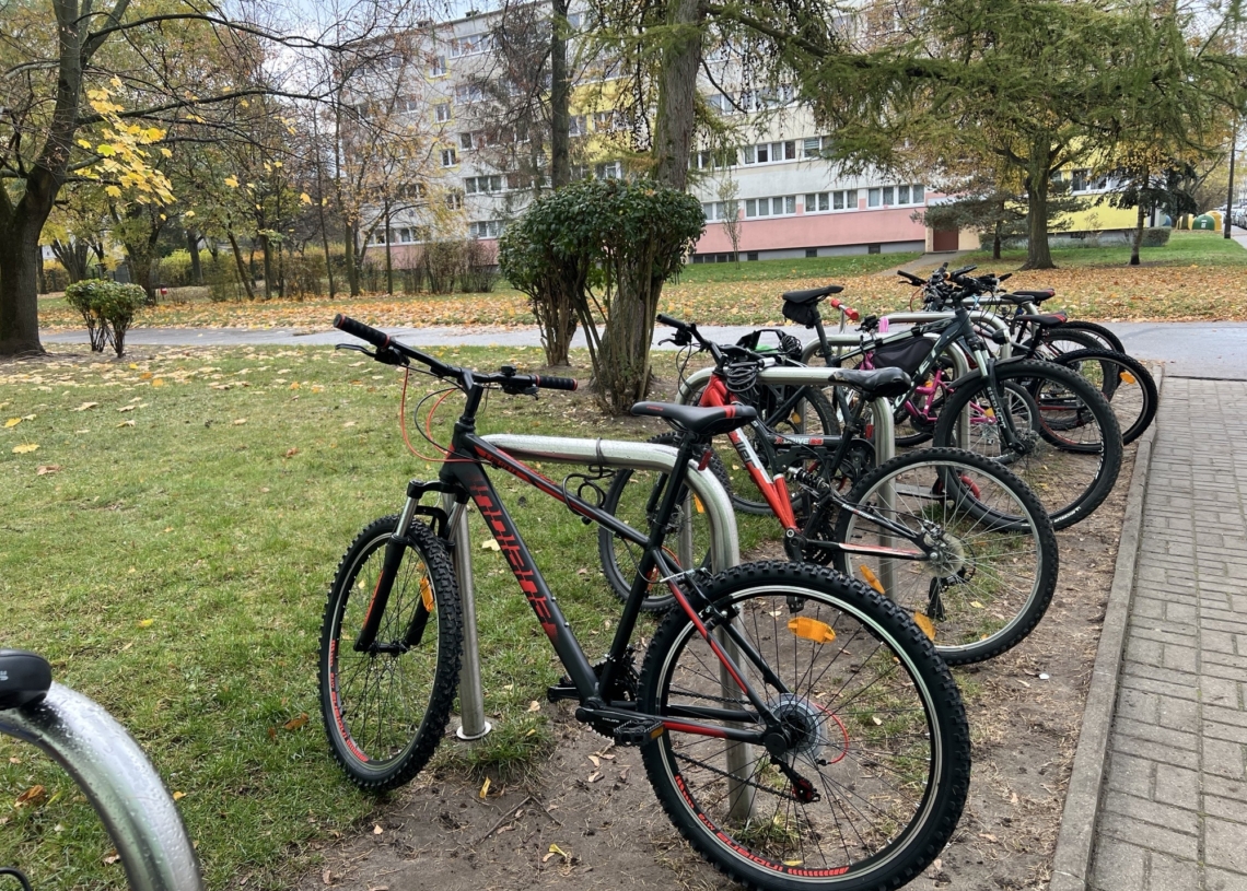 Prawie 300 miejsc dla rowerów pojawi się przed szkołami w Łodzi