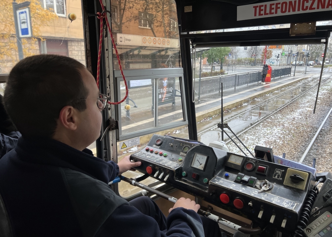 Dzień Motorniczego. Ulicami Łodzi jeżdżą 45-letnie tramwaje typu 805Na