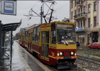 Dzień Motorniczego. Ulicami Łodzi jeżdżą 45-letnie tramwaje typu 805Na
